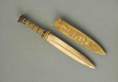 Золотой кинжал и ножны Тутанхамона. 3300 лет.